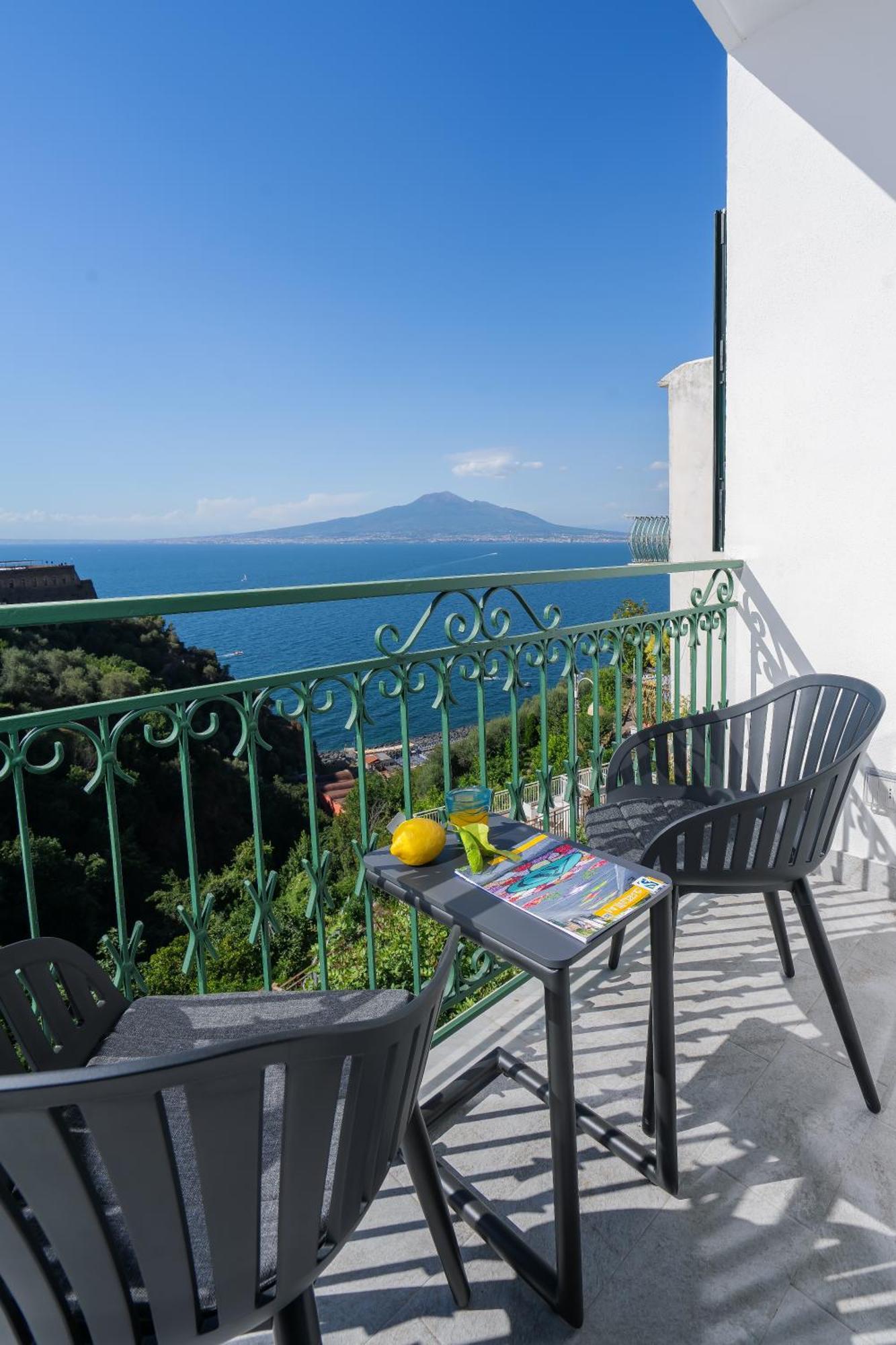 Sea View Deluxe Apartments Vico Equense Kültér fotó